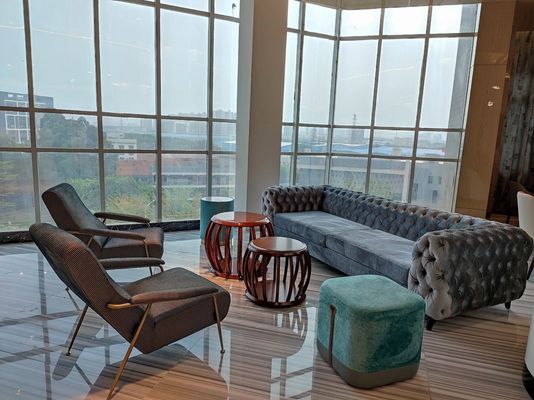kupować Luksusowa sofa hotelowa Lobby Połączenie tkaniny Aksamitna sofa segmentowa online manufacture