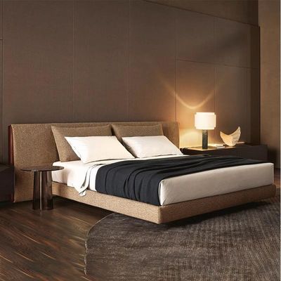 Standardowe łóżka w pokojach hotelowych